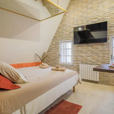 Romantique Vue Beffroi Place Des Héros