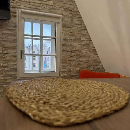 Romantique Vue Beffroi Place Des Heros Daire