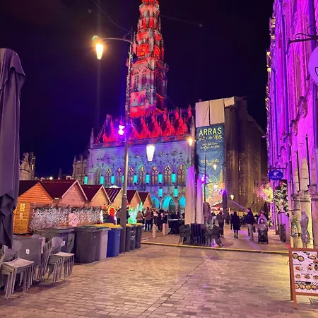 Romantique Vue Beffroi Place Des Heros