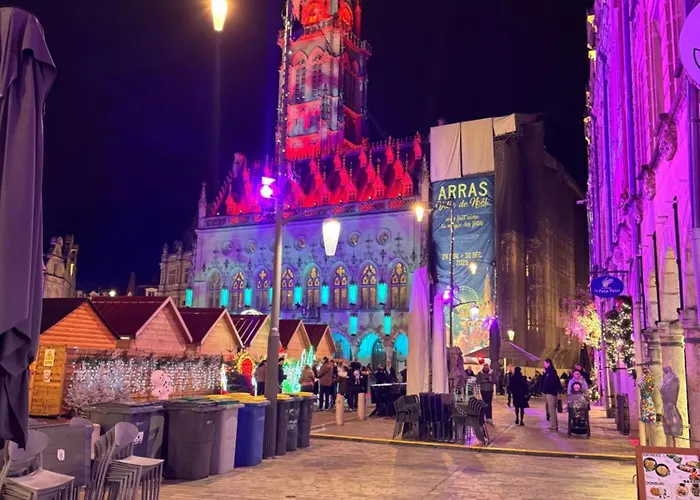 Romantique Vue Beffroi Place Des Heros